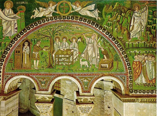 Basílica de San Vital. Arcos y capiteles.